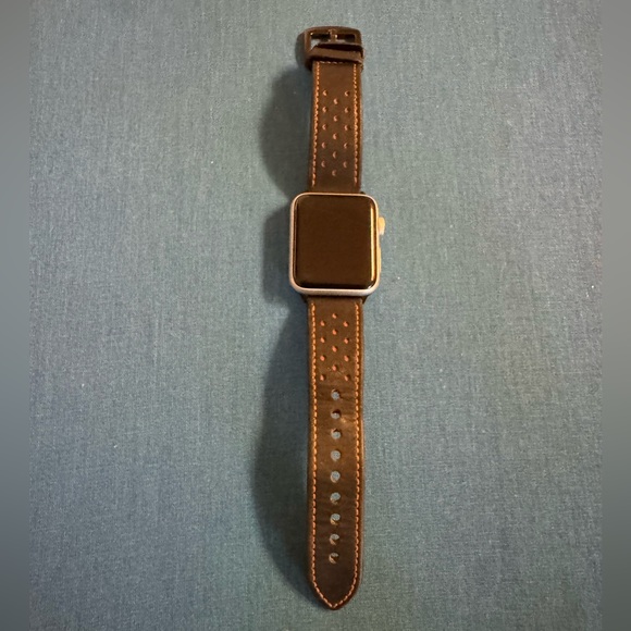Apple Watch ⌚️ NIKE series 3 42mm in excellent condition. - Picture 1 of 3